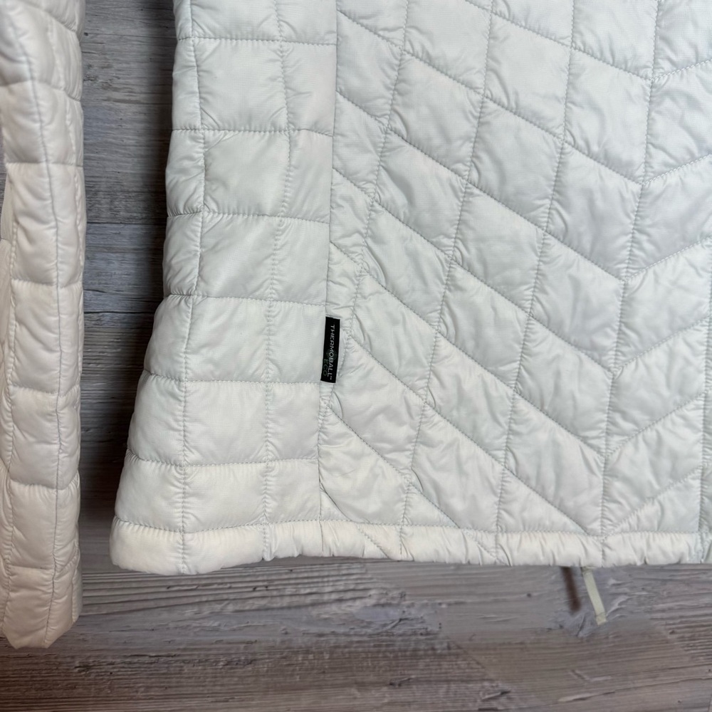The North Face Women's Puffer Jacket - White - Picture 5 of 9